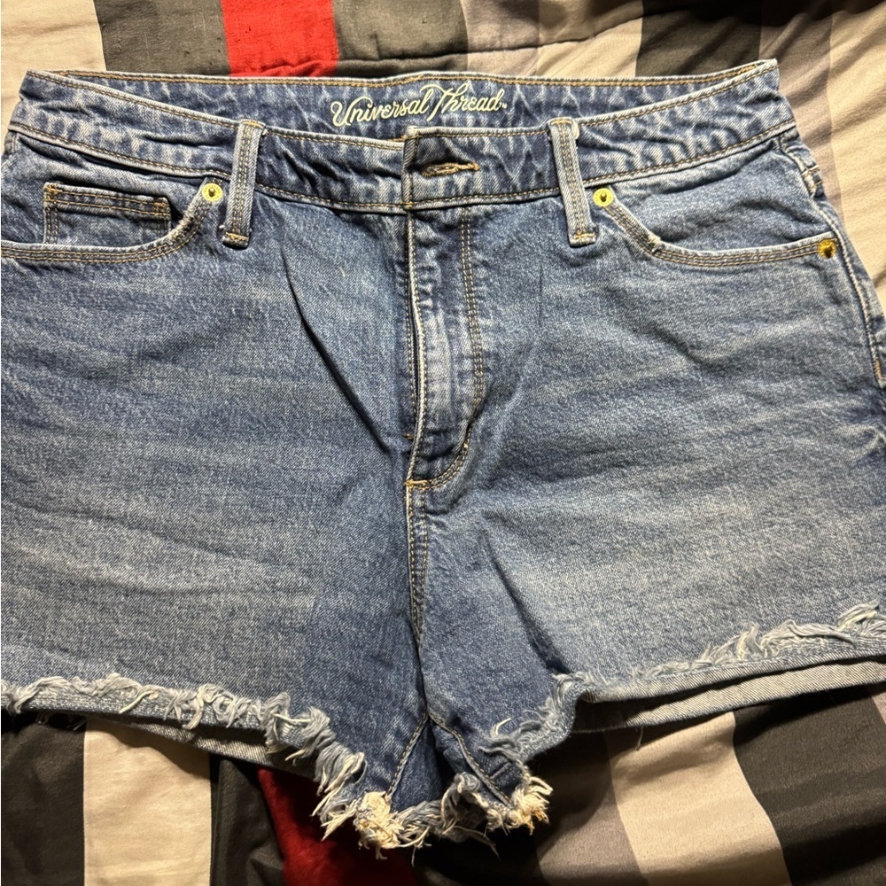 Universal Thread Shorts
